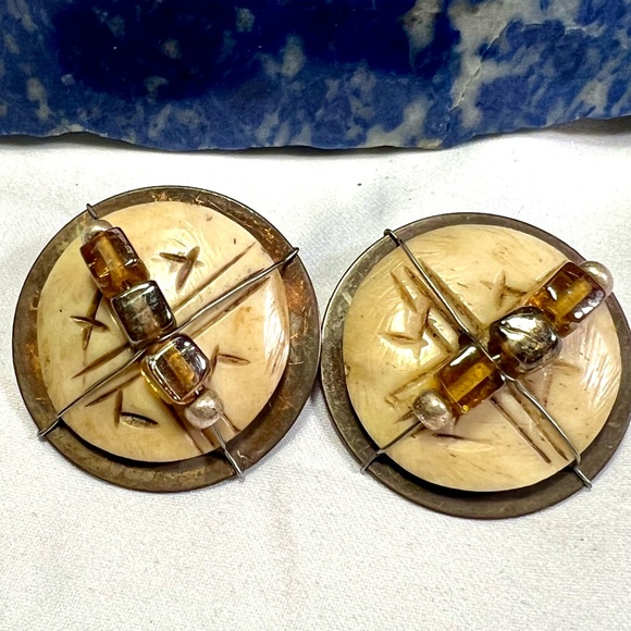 Earrings, copper metal and bones clip on earrings with Brown glass beads. - Picture 3 of 8